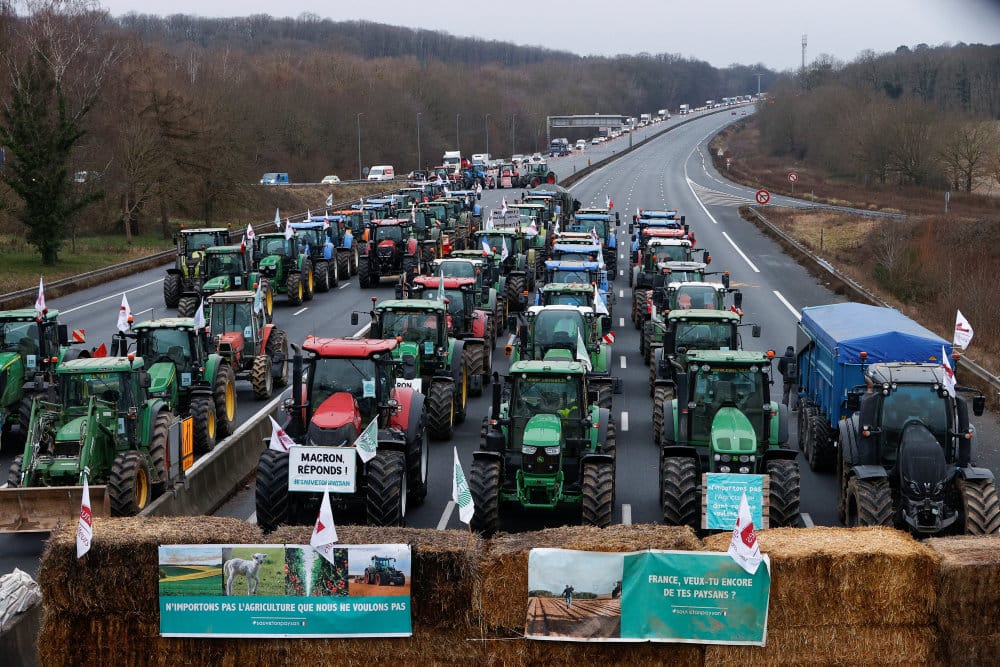 Read more about the article Franske landmænds protester breder sig i Europa