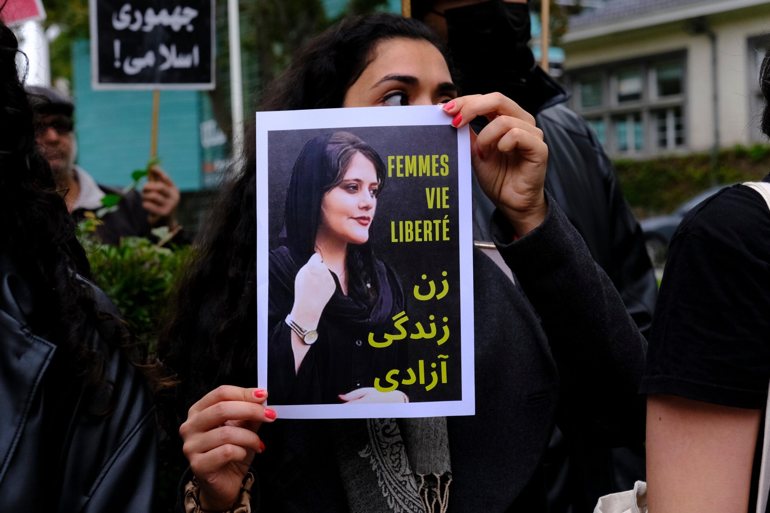 Read more about the article Vrede i Iran efter kvinde blev straffet med 74 piskeslag