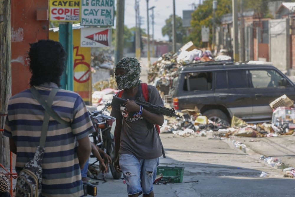 Read more about the article Bander har Haiti i et jerngreb og tvinger regeringschefen til at gå af