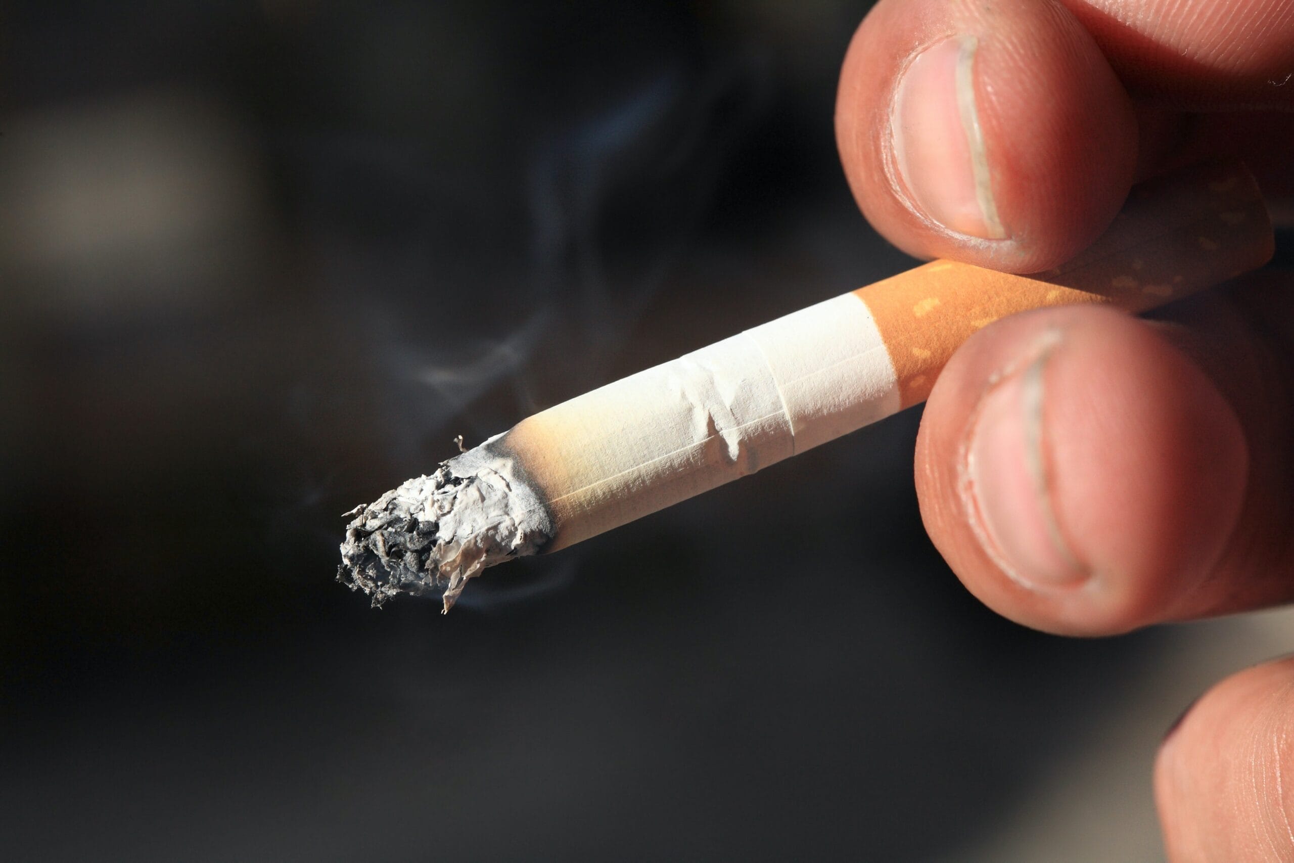 Read more about the article Den britiske regering vil forbyde tobak for alle født efter 2009