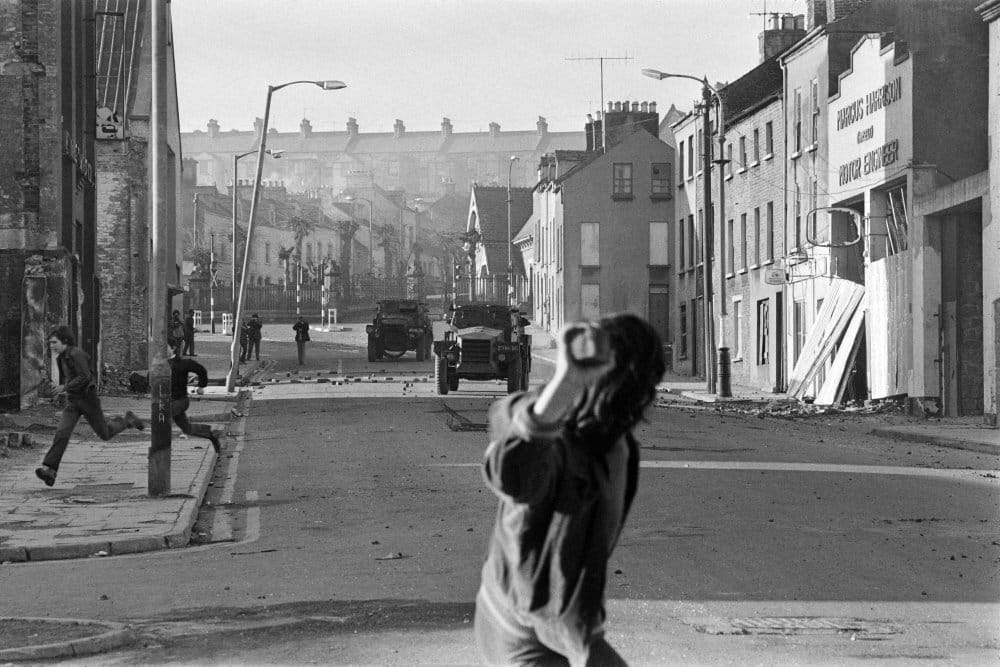 Read more about the article 53 år efter Bloody Sunday forsvarer britisk soldat sig i retten